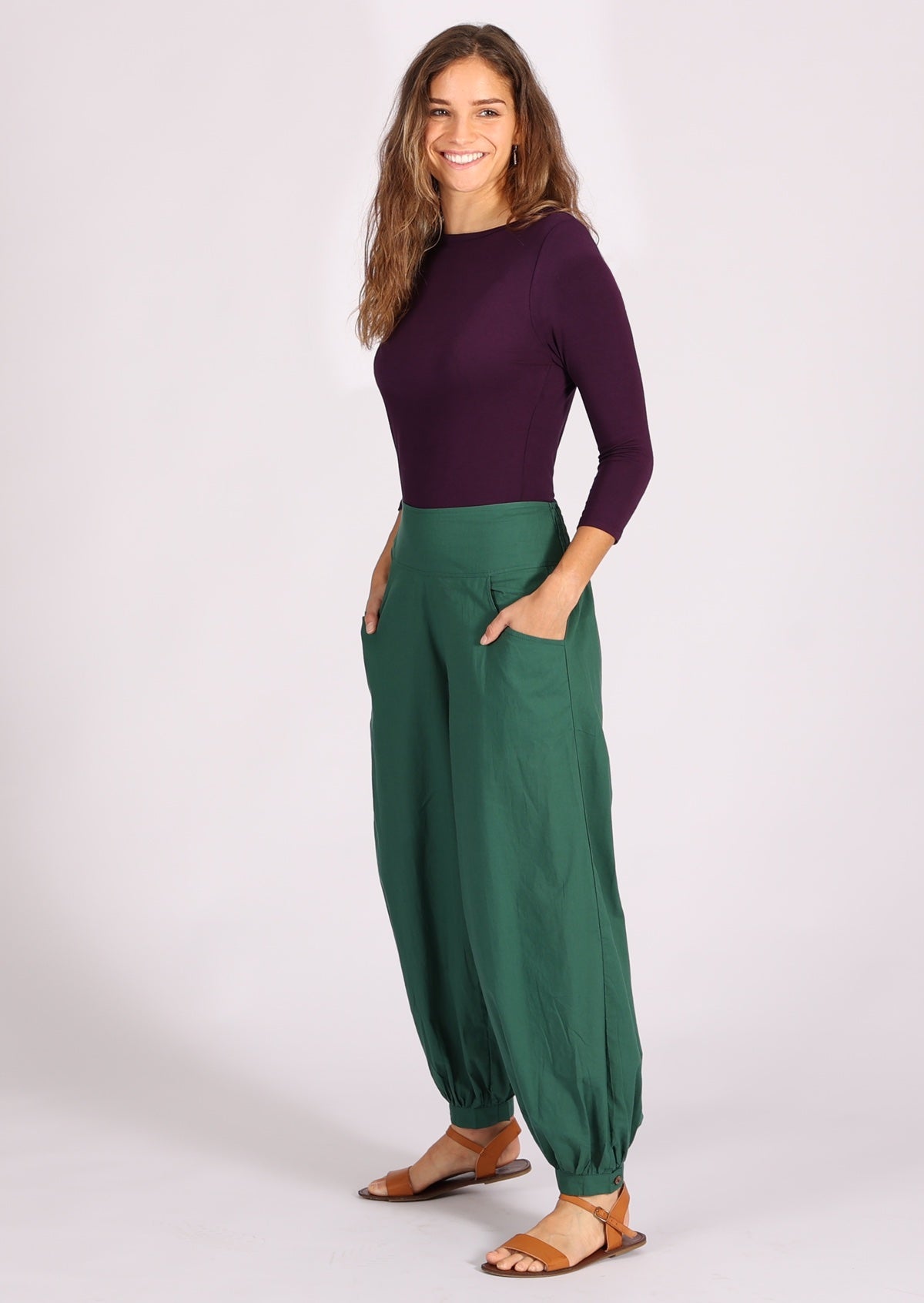 Wide waistband with elastic shirring at the back cotton pants
