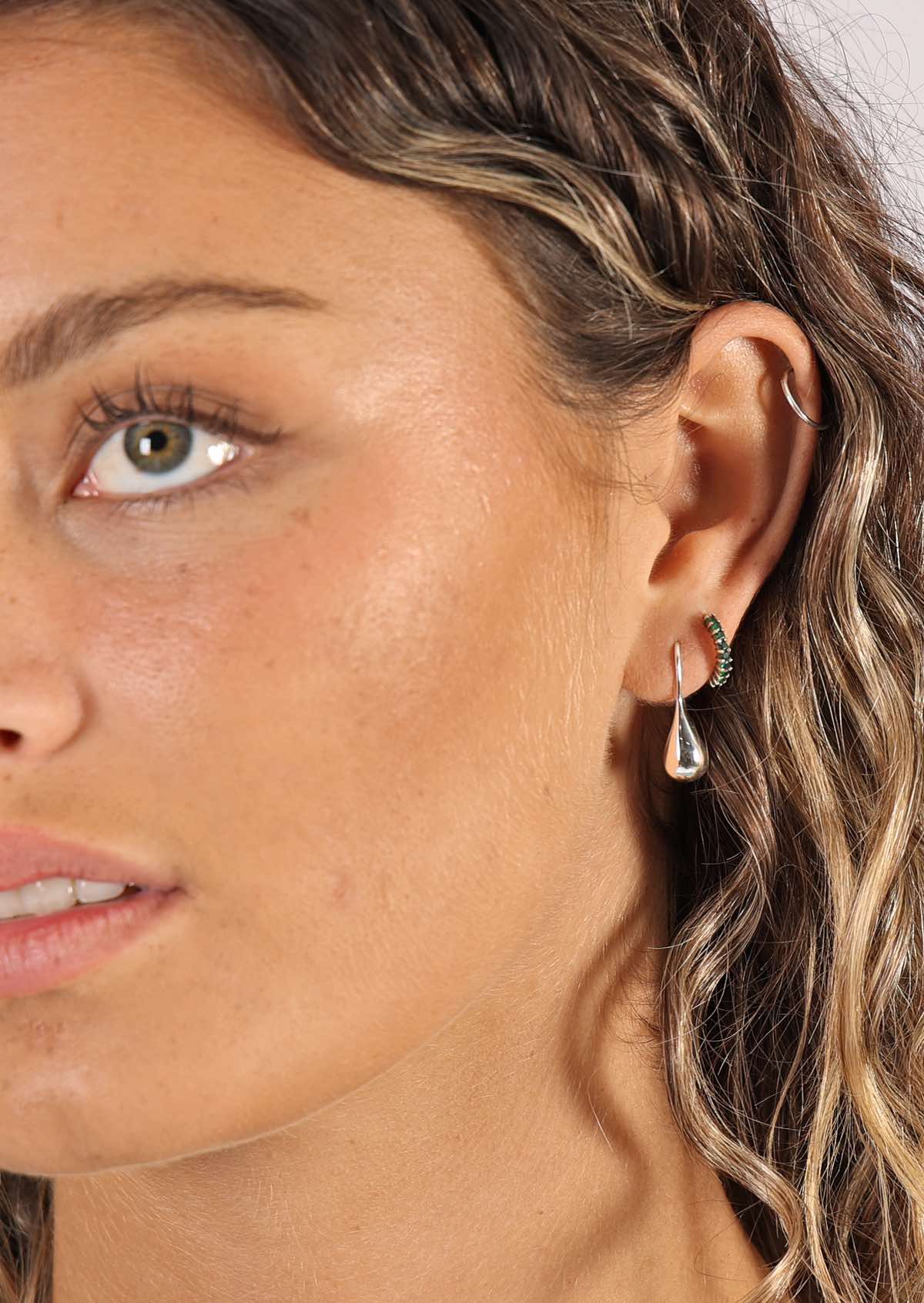 woman wearing silver drop earrings
