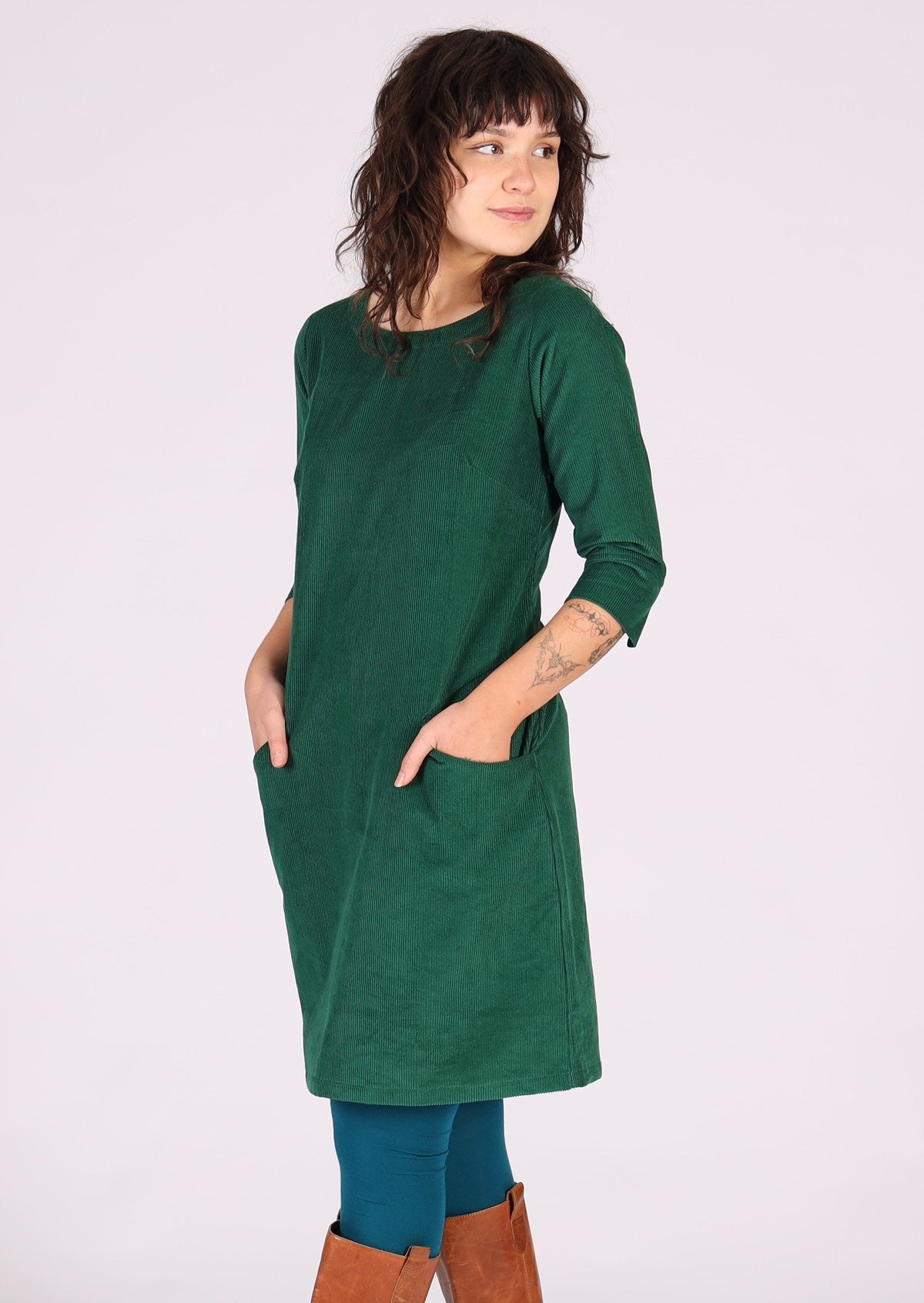 Cotton corduroy dress with 3/4 sleeves with detailed cuff