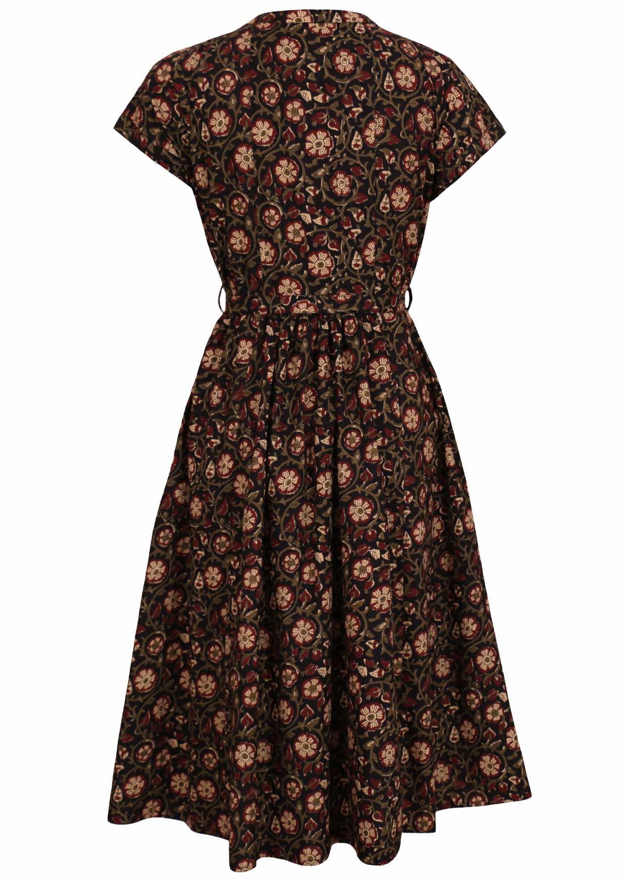 100% cotton printed dress with detachable waist tie and pockets.