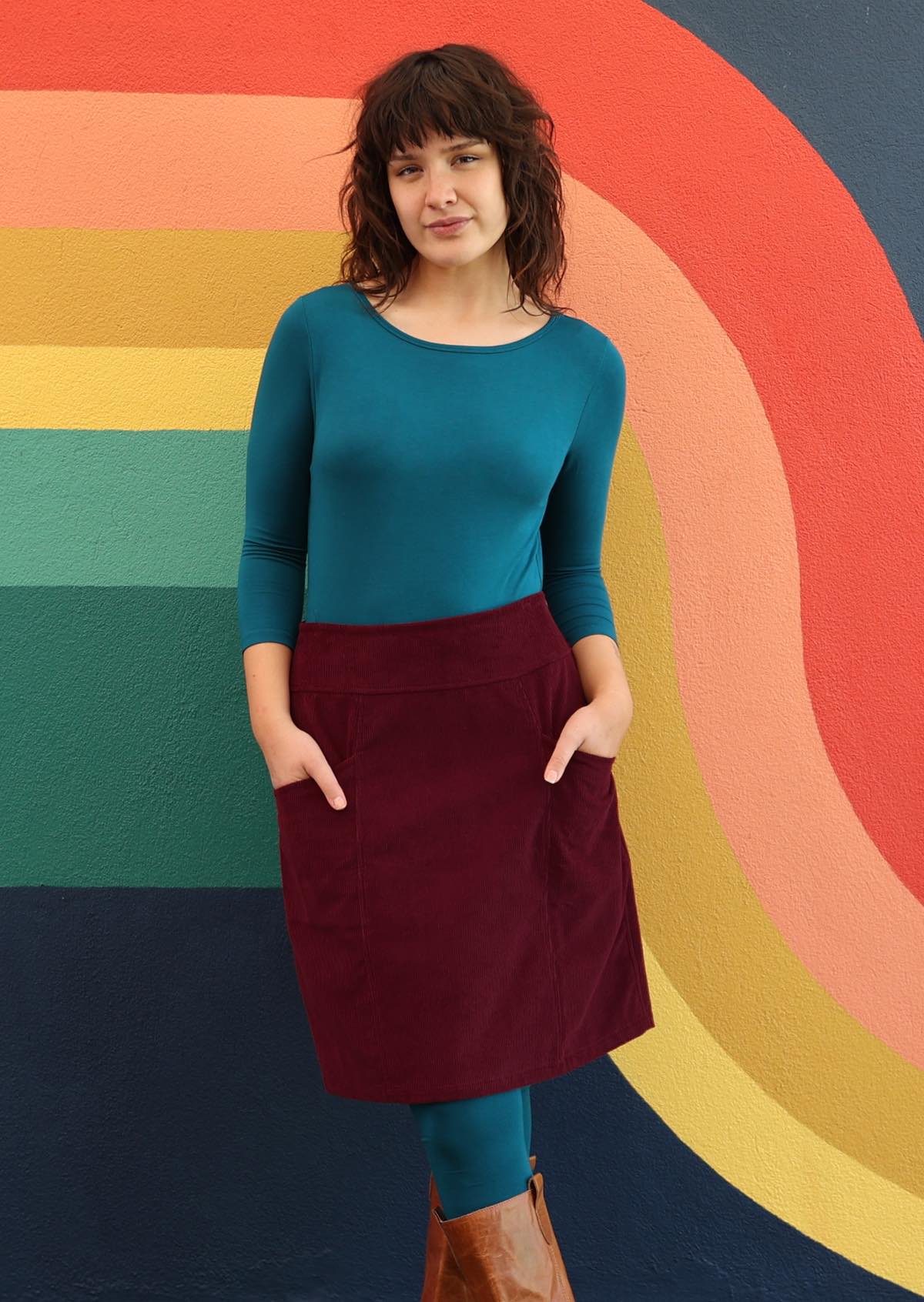 Slight A-line above knee skirt with front pockets