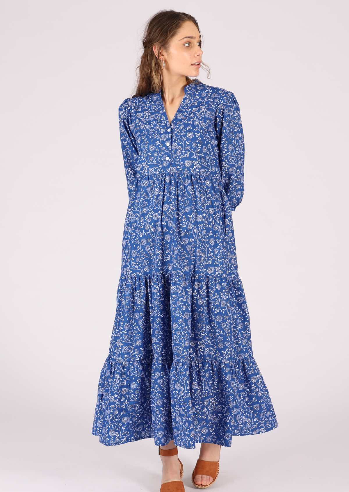 Cotton maxi dress with collar and buttoned bodice