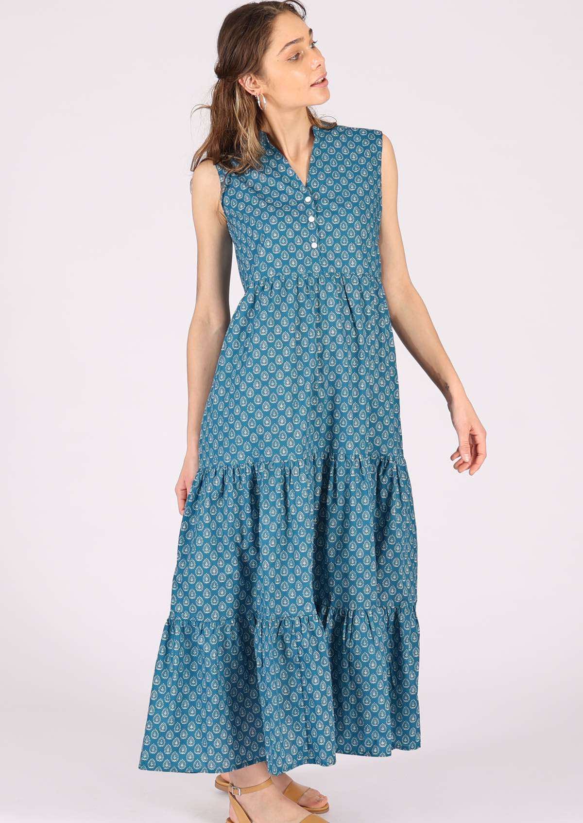 Sleeveless cotton maxi dress with 3 buttons on bodice