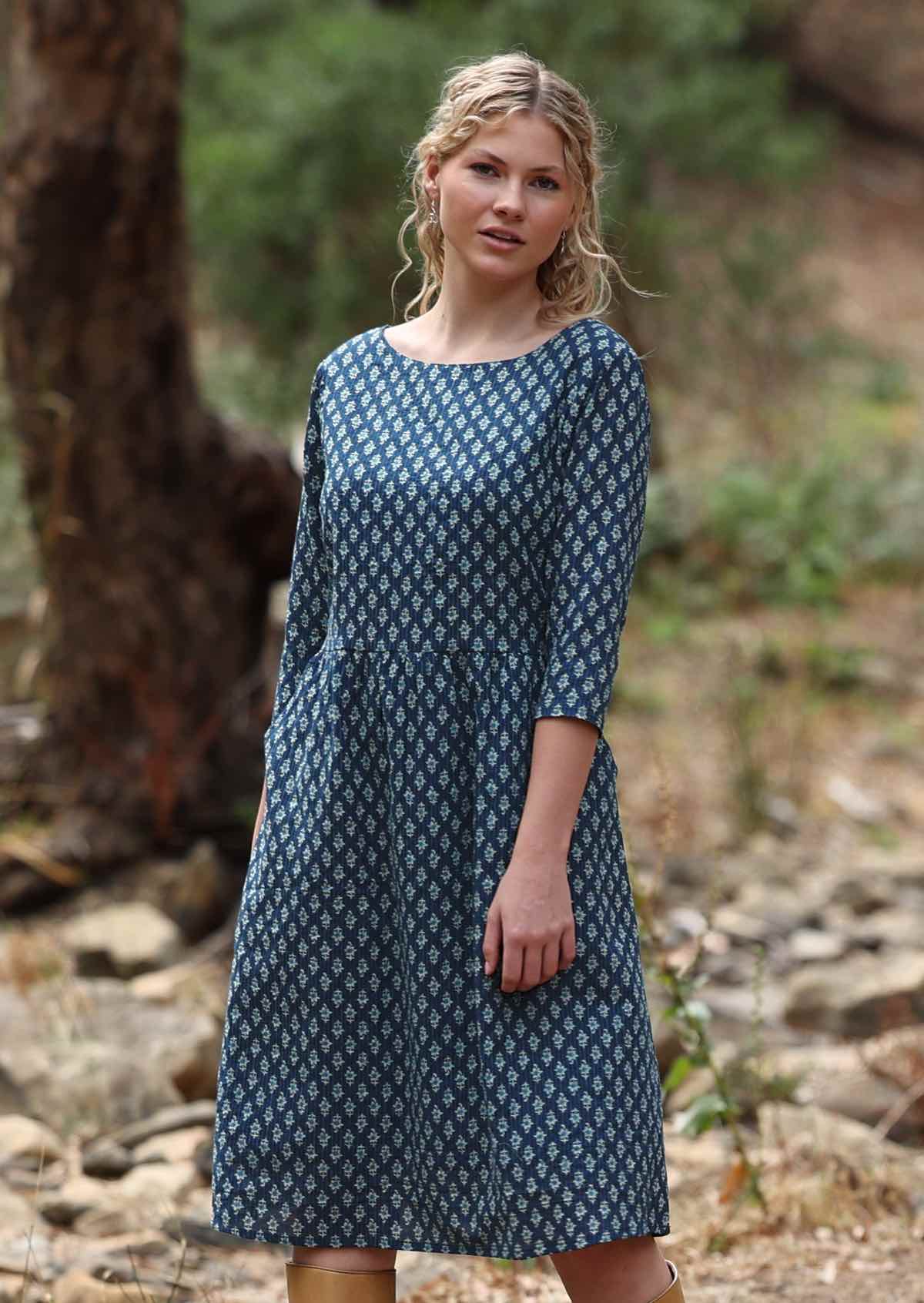 Wide round neckline, 3/4 sleeved cotton lined dress