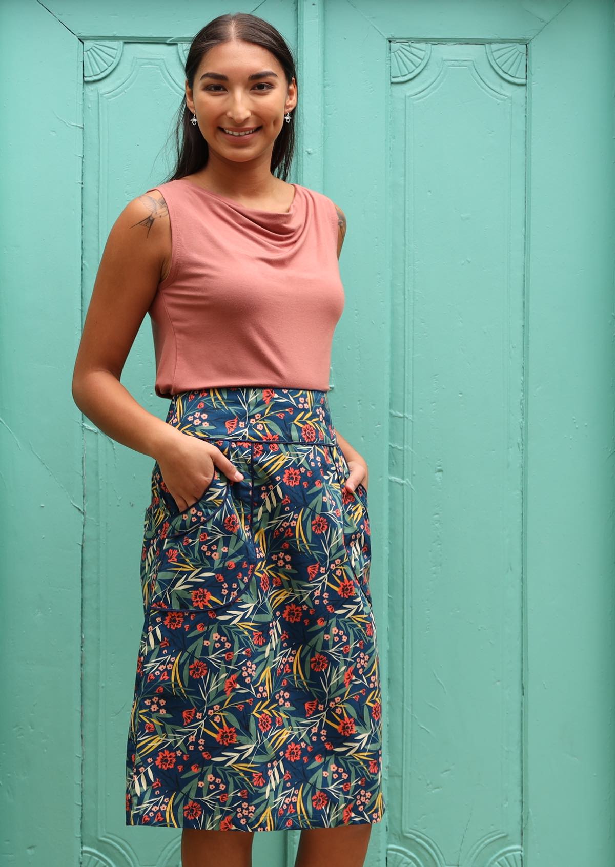 Model wear 100% cotton skirt with a hidden side zip. 