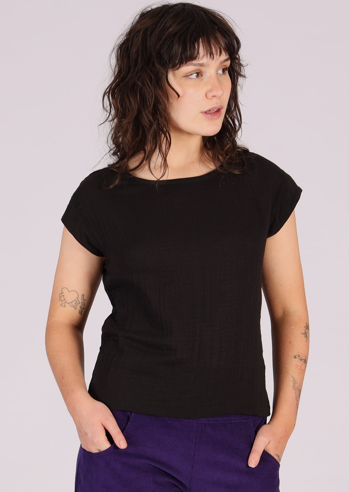 Black double cotton simple top with cap sleeves
