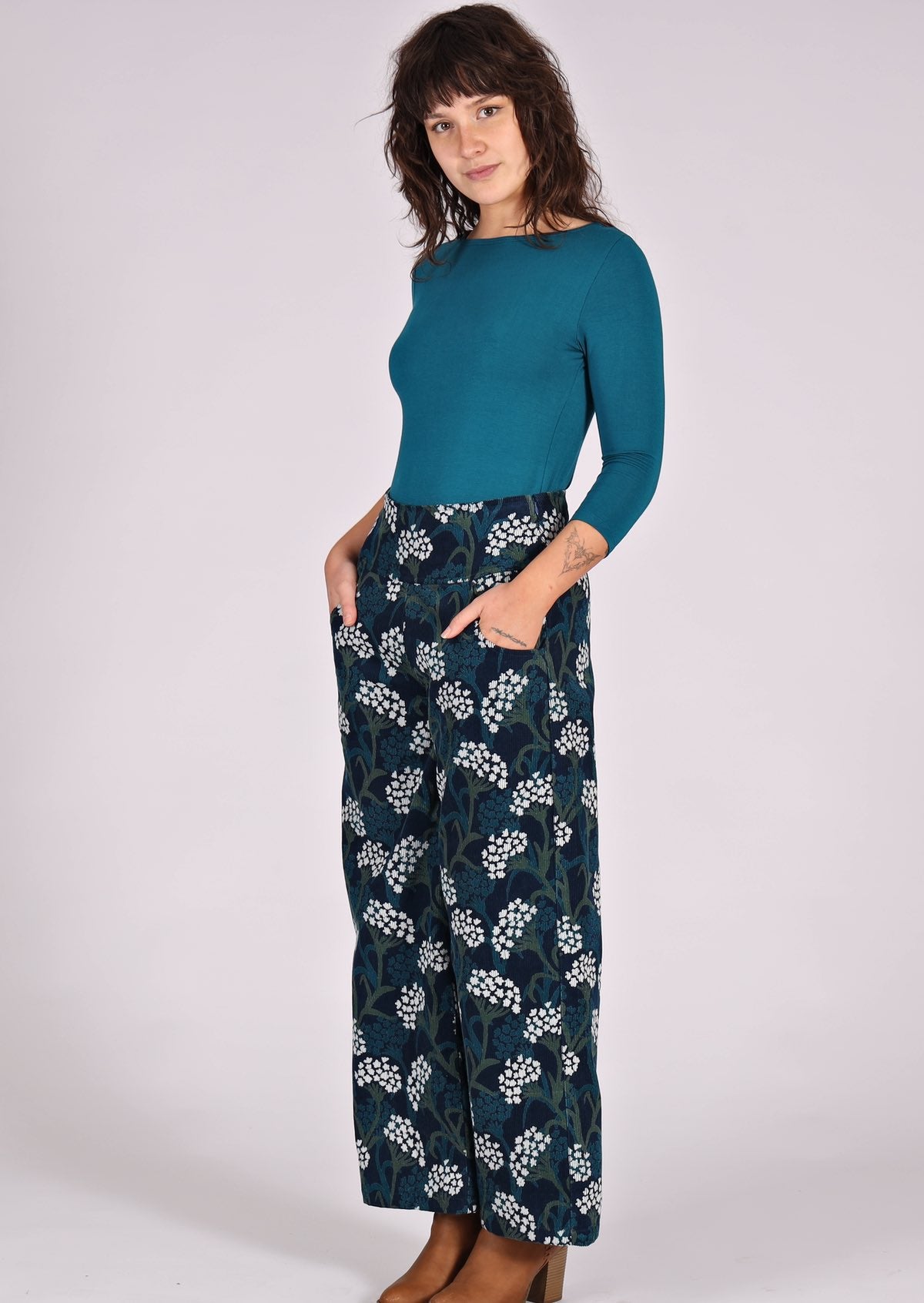 Cotton corduroy pants with pockets and wide leg