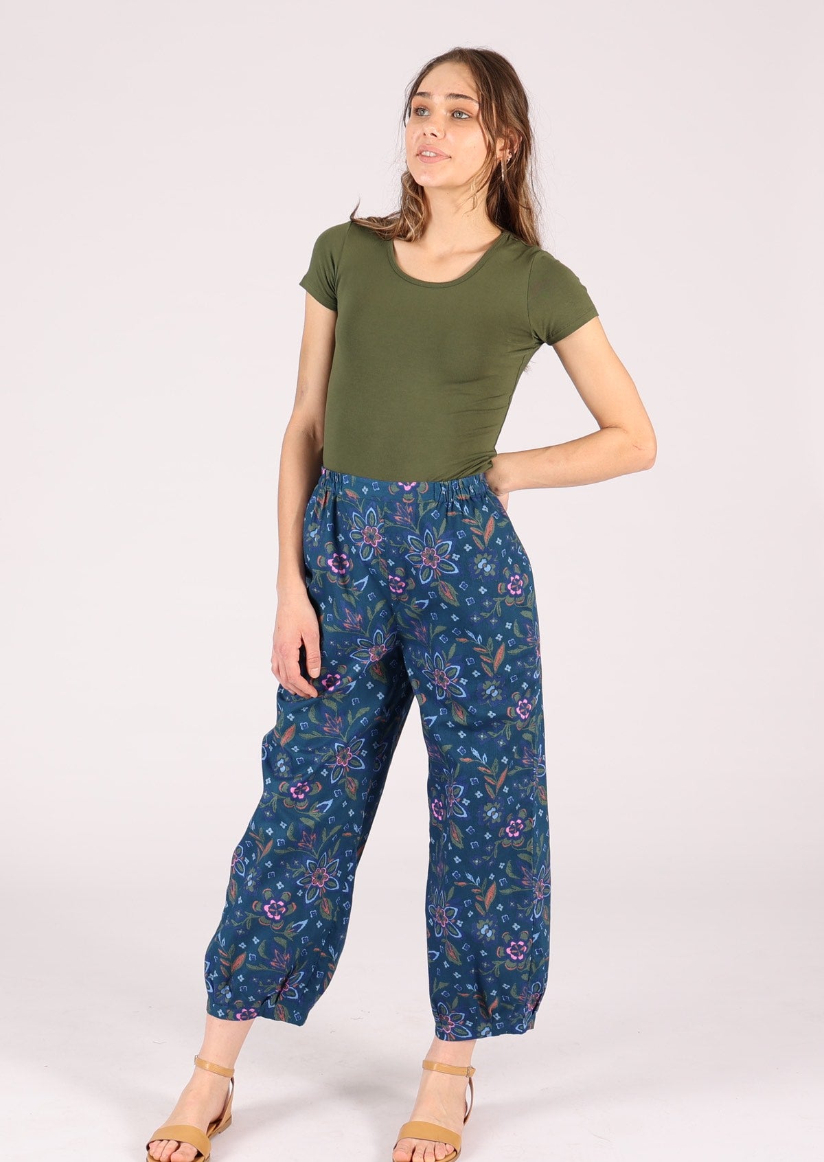 Model wears 100% cotton loose fit pants in blue. 