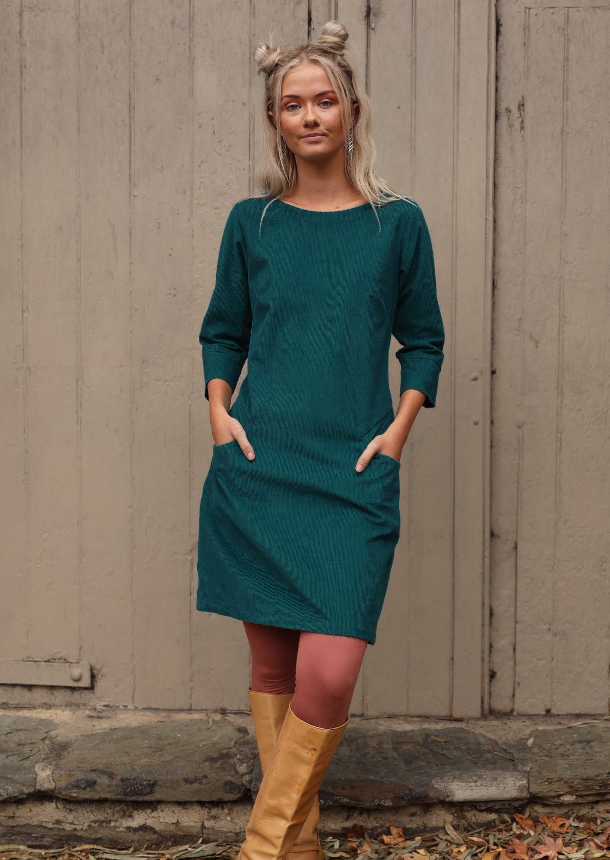 Corduroy dress with 3/4 sleeves and side zip
