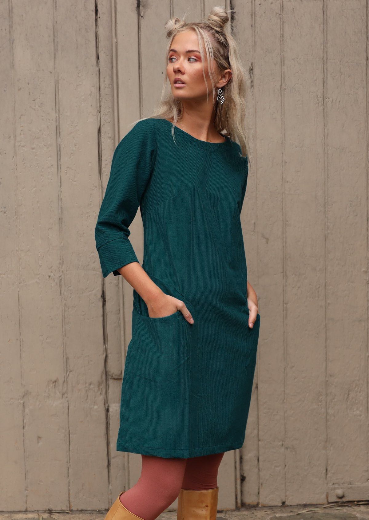 Corduroy dress with round neckline and 3.4 sleeves and side zip