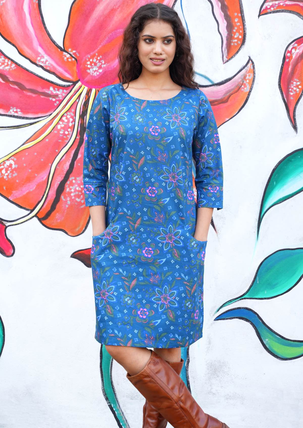 Cotton starflower print dress with 3/4 sleeves with detailed cuff