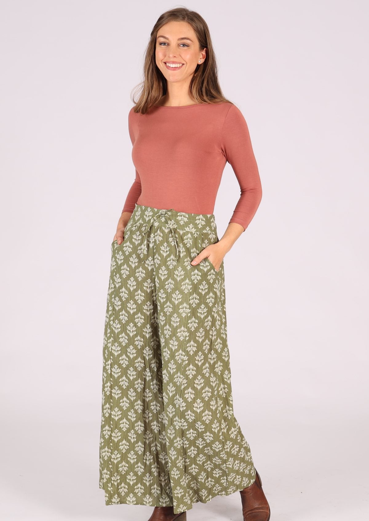 Wide leg pants with pockets and elasticised back of waistband for comfort