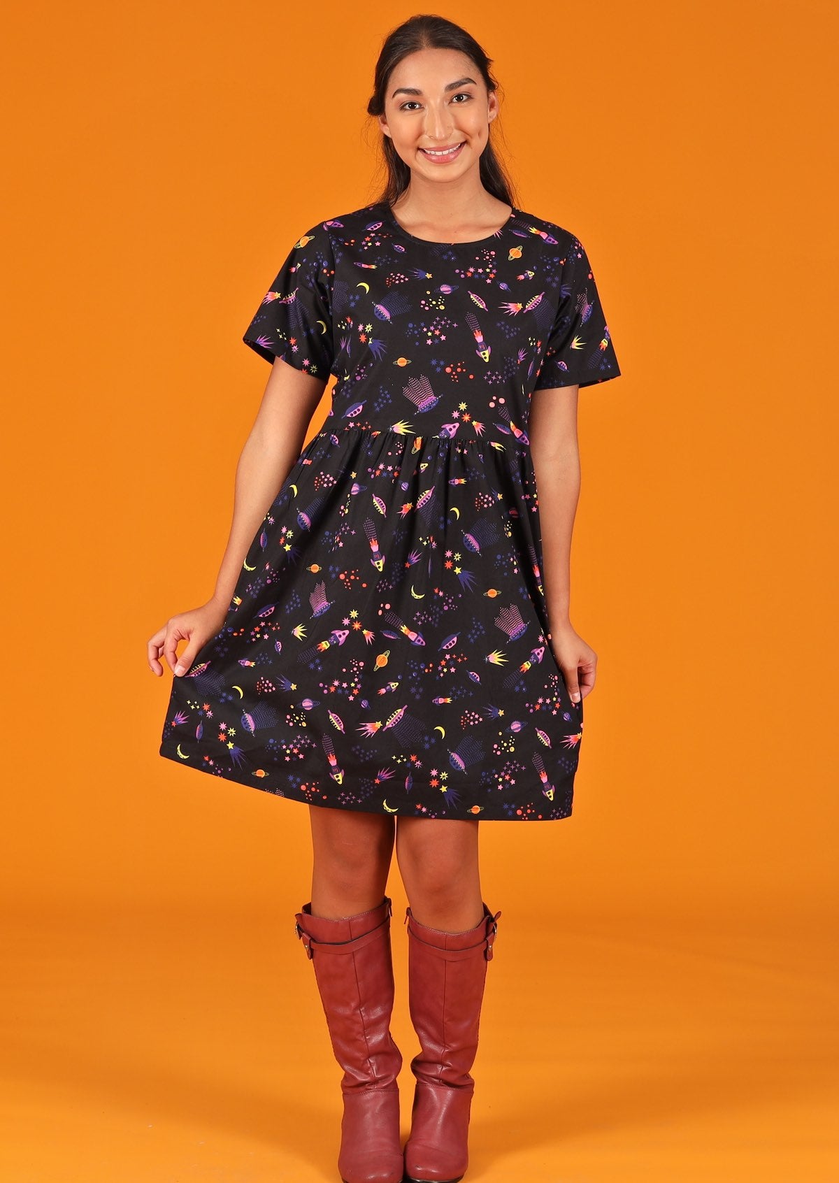 Model wearing above knee cotton short sleeve dress