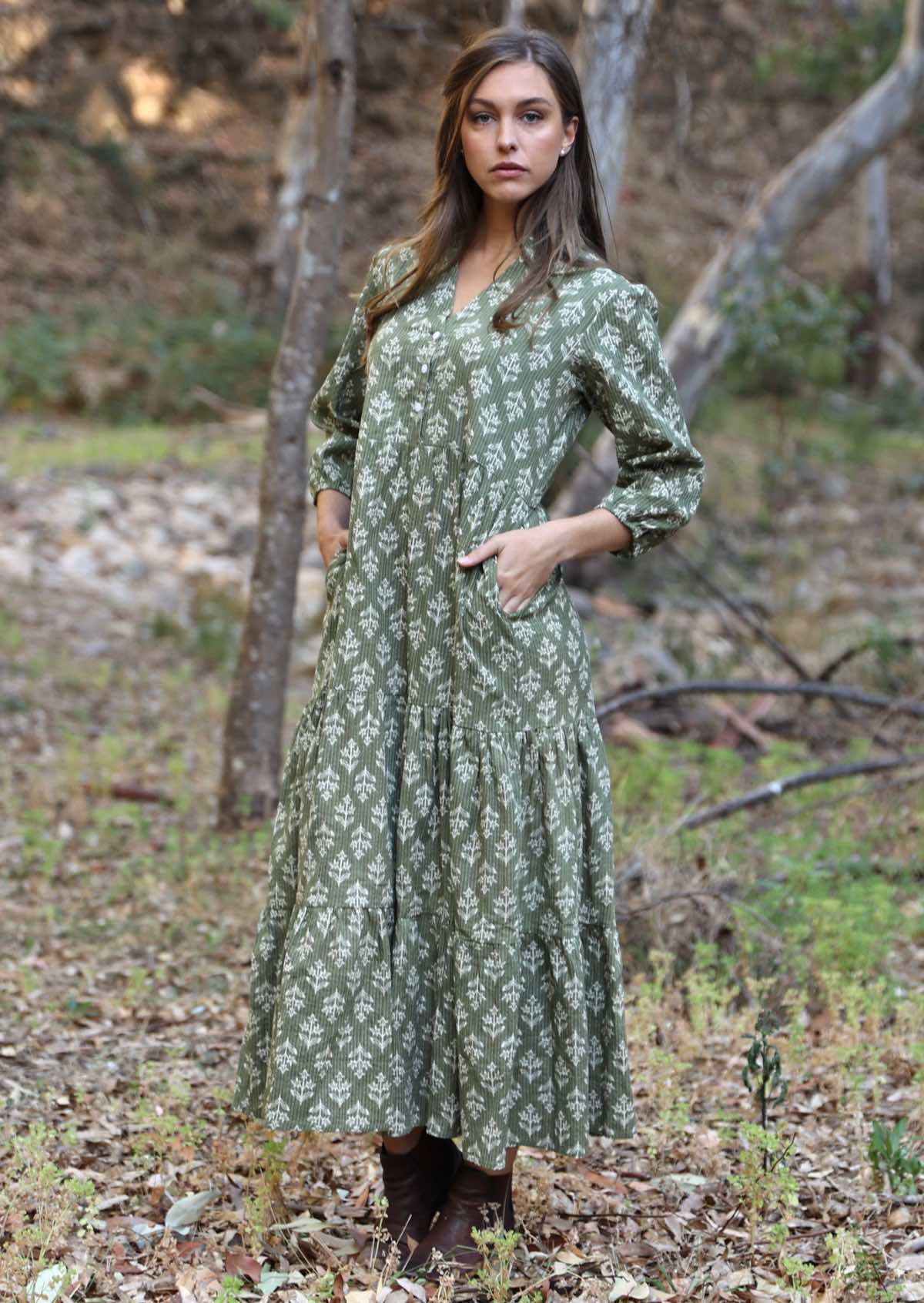 Cotton maxi dress with buttoned bodice, 3/4 sleeves and pockets