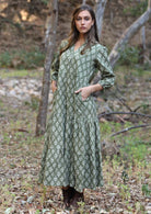 Cotton maxi dress with buttoned bodice, 3/4 sleeves and pockets