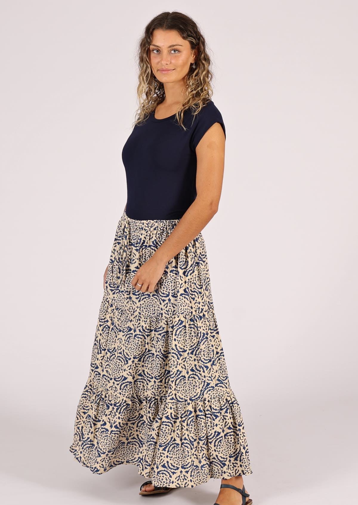 Tiers of voluminous cotton fabric in this maxi skirt