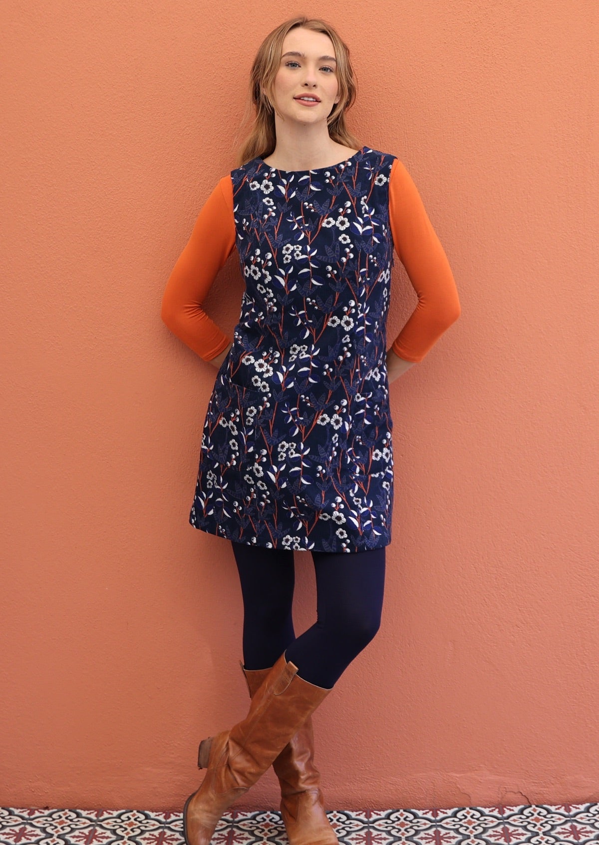 what color tights with navy dress and brown boots What color tights with navy dress