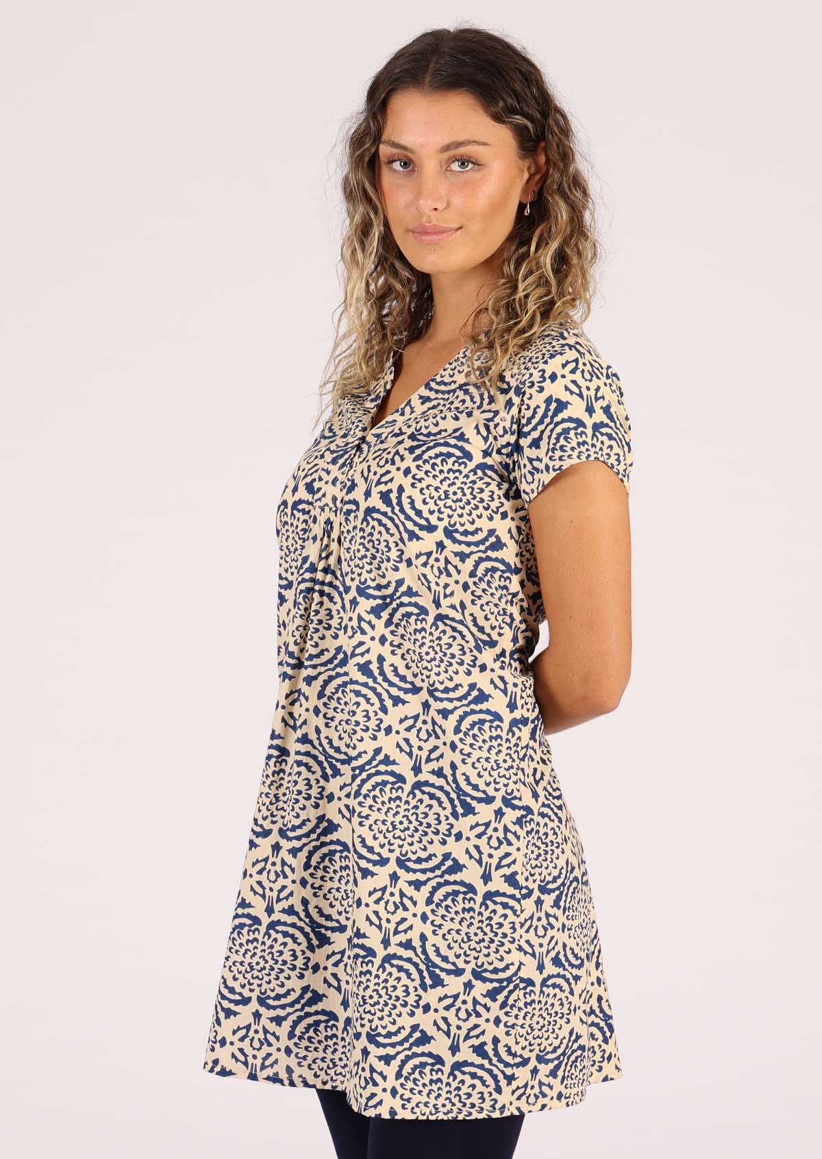 Cotton tunic with top-stitched detail on V-neck