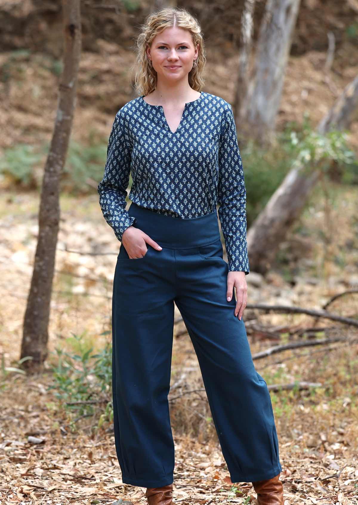Pair this cotton top with some of our drill cotton pants for an autumn outfit
