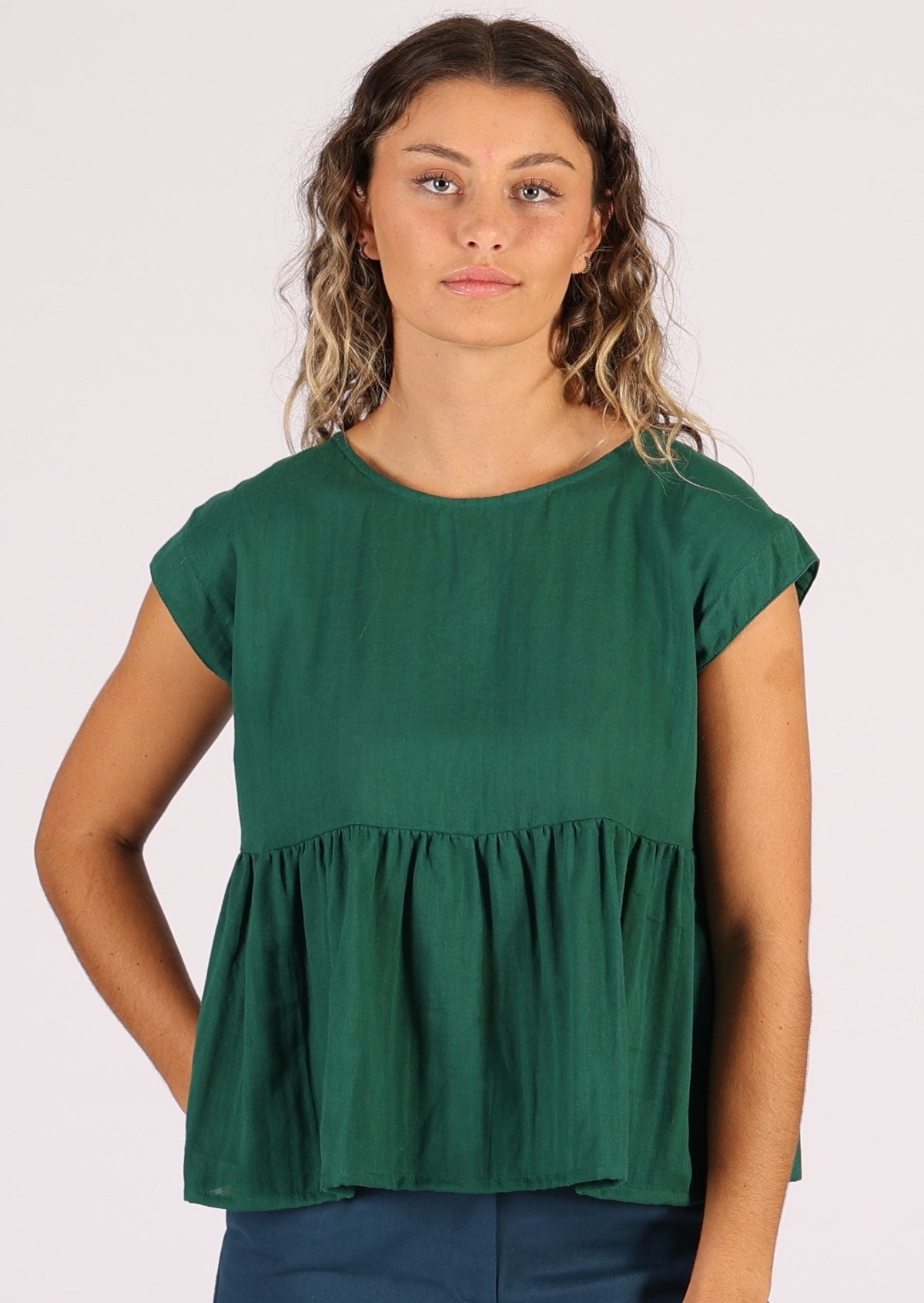 Cotton gauze relaxed fit top in deep green with ruffle