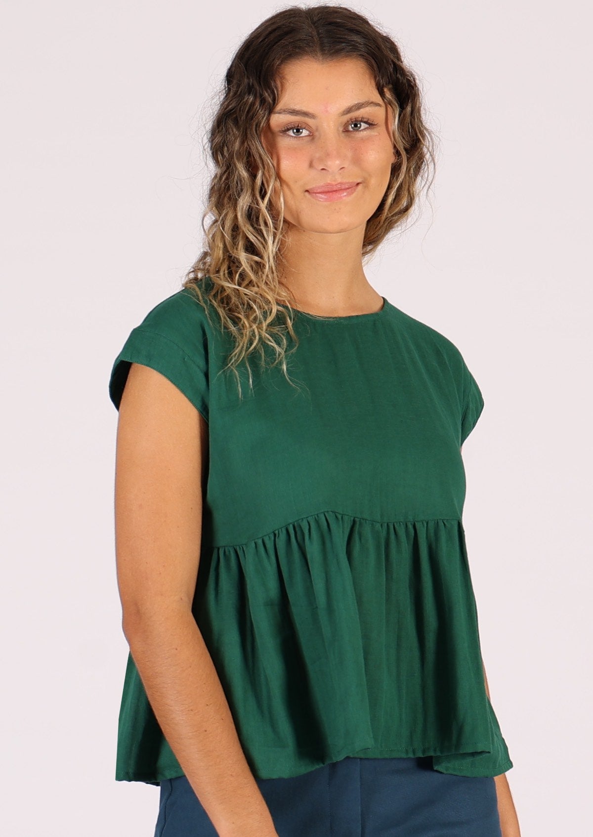Cotton gauze top in deep green with cap sleeves
