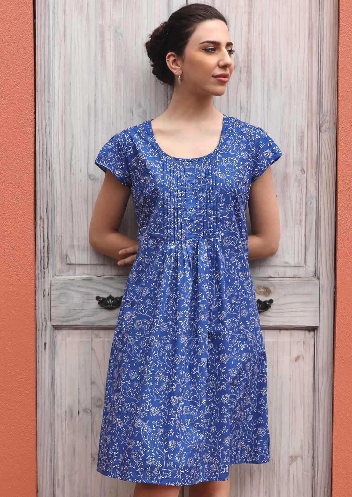 Lightweight cotton dress with lining and cap sleeves