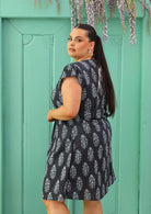 navy blue cotton dress with lining on size 18 model