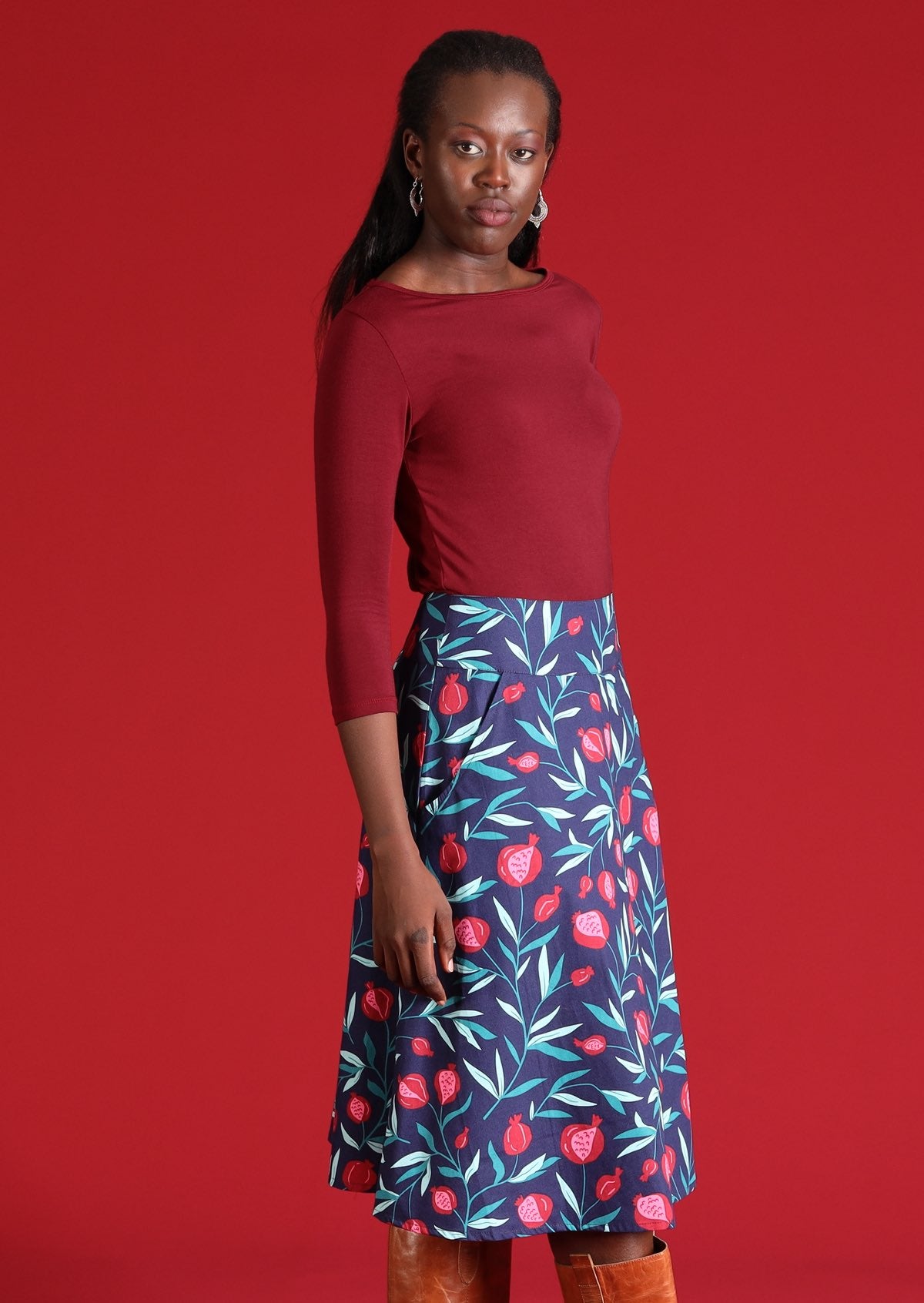 Models wears 100% cotton A-line skirt