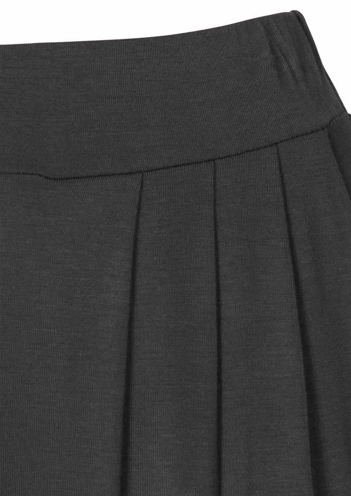 close up view pleated front detail pant